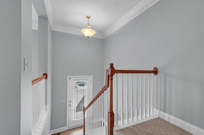 Building Photo - Awesome 3BE/2.5BA home in Bellevue!