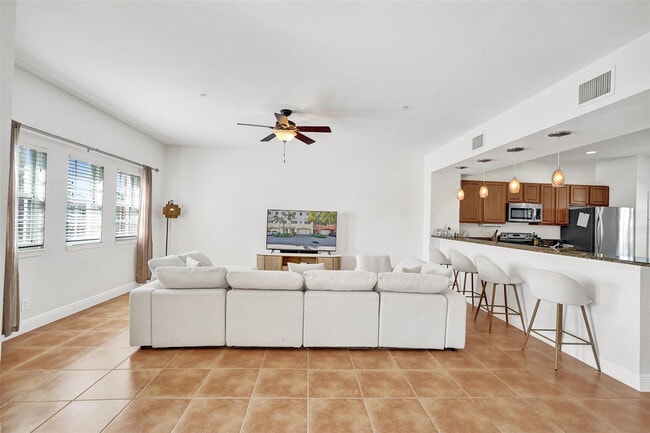 Building Photo - 228 SW 6th Ct