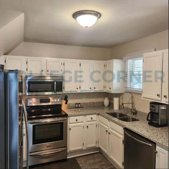 Building Photo - 1243 Brookwood Dr