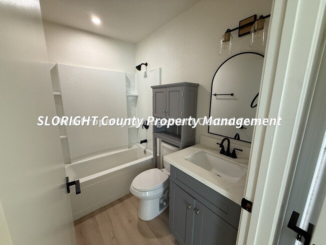 Building Photo - AVAILABLE NOW - 2 Bedroom, 2 Bath Coastal Apartment