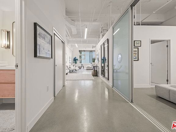 Building Photo - 1130 Flower St