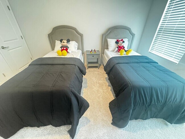 Building Photo - 3221 Skyline Lp