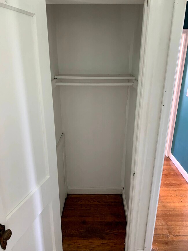 Building Photo - 195 Clearview Dr