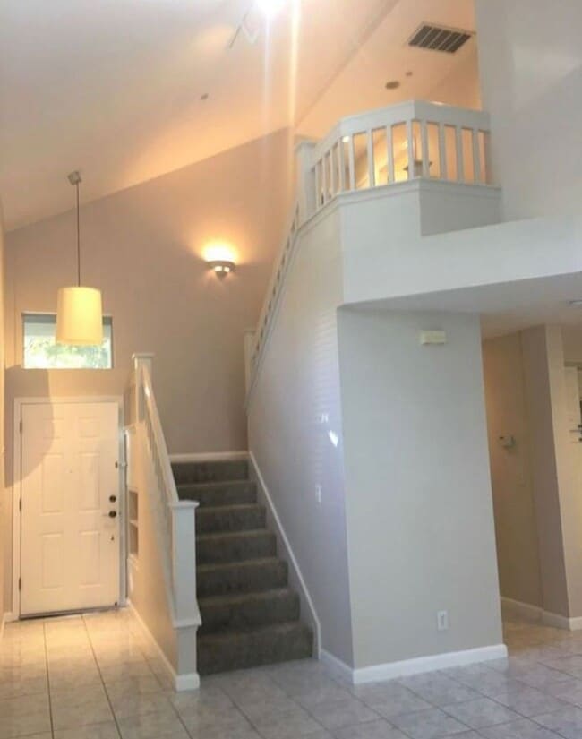 Building Photo - Stunning 3/3 PET FRIENDLY Condo in South San Jose