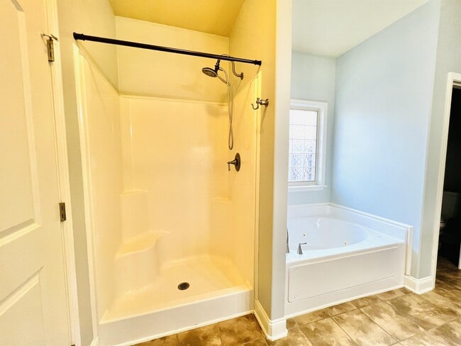 Building Photo - 630 Summer Cove Cir NW