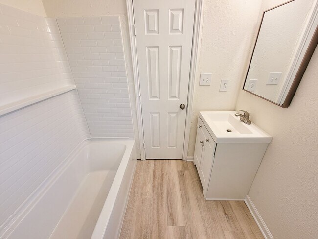 Building Photo - BEAUTIFUL RECENTLY REMODELED LEASE HOME IN HUNTSVILLE, TEXAS