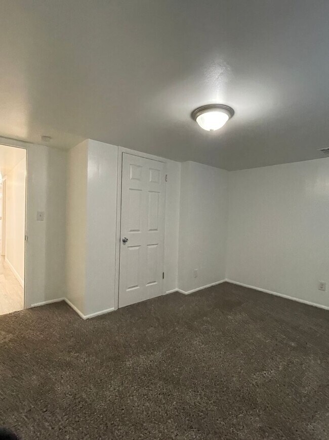 Building Photo - 5520 S 2050 W