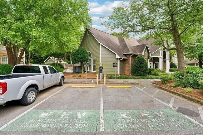 Building Photo - 815 McGill Park Ave NE