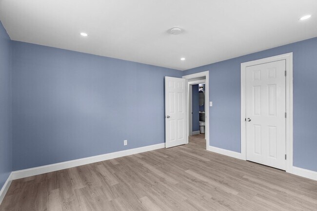 Building Photo - 10 Briarcliff Terrace