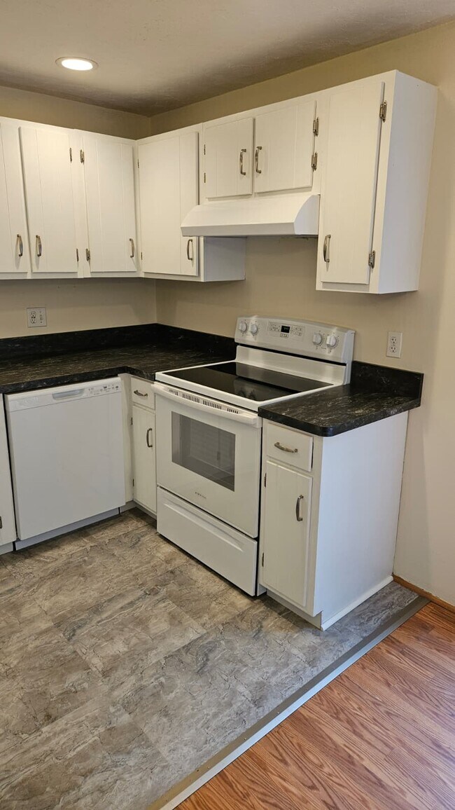 Building Photo - 165 Alice St