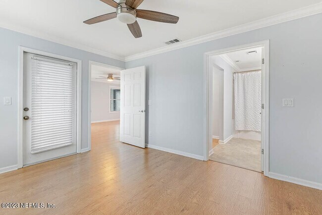 Building Photo - 400 Sandiron Cir