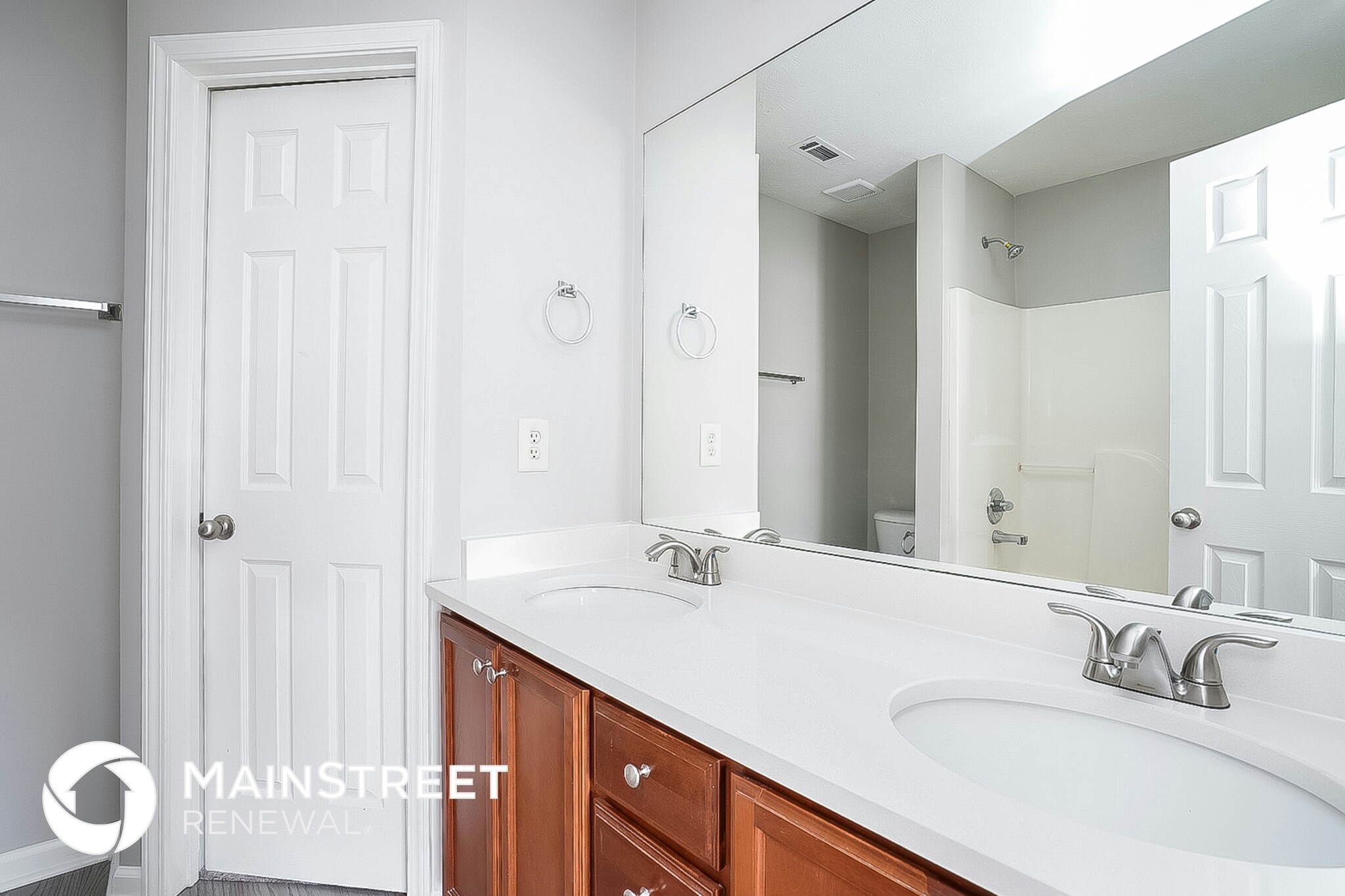 Building Photo - 6030 Cullen Dr