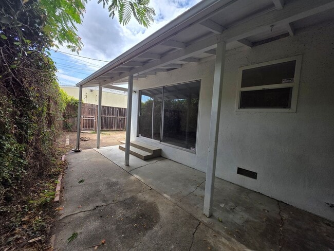 Building Photo - Bowen/Phelps Duplex