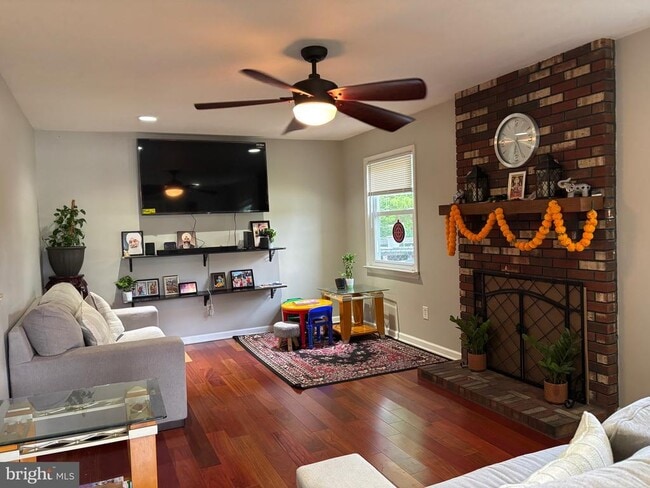 Building Photo - 208 Burnam Wood Dr