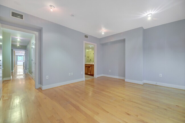 Building Photo - 1425 Rhode Island Ave NW