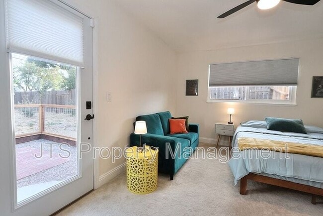 Building Photo - 6906 Pin Oak Ct