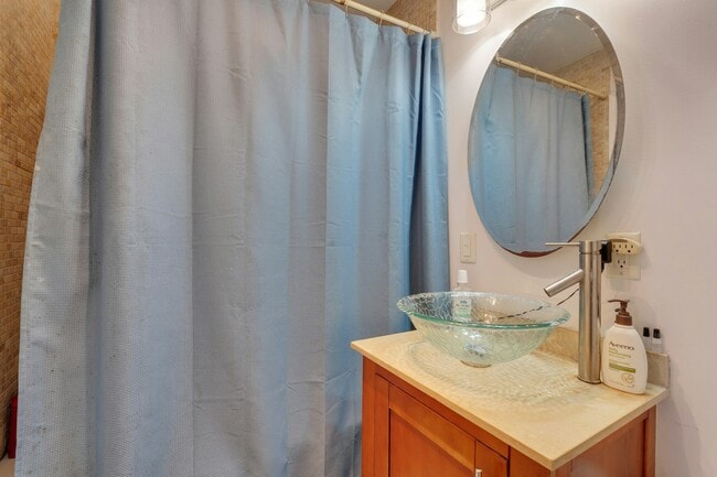 Building Photo - 439 2nd St