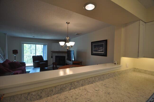 Building Photo - 181 Riverside Townhouses Rd