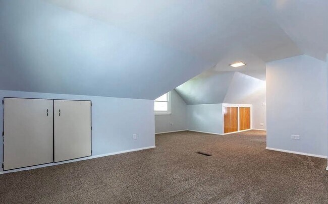 Building Photo - 5021 E 107th Updated 3/4 Bedroom