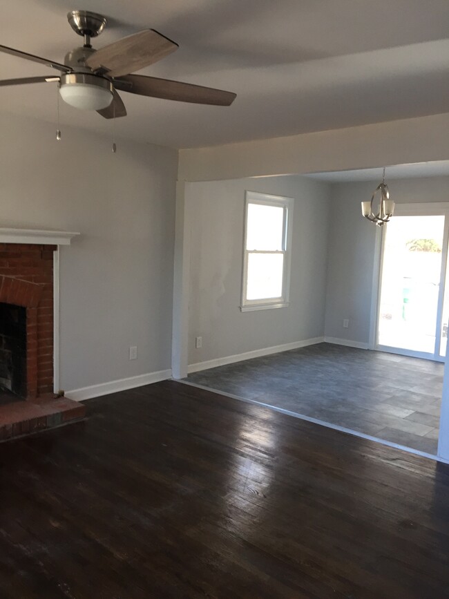 open plan living area - 3509 Sargeant Dr