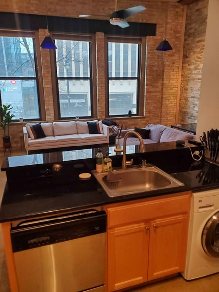 Building Photo - 773 N Water St