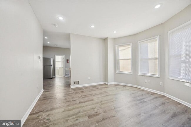 Building Photo - 419 S 4th St