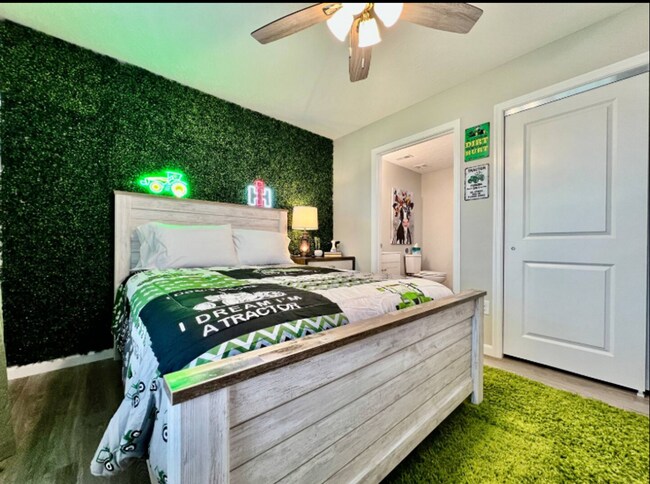 Building Photo - NEW Farmhouse Retreat Rustic decor and Cozy vibes!