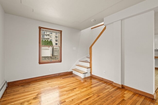 Building Photo - 10 Ernest Ave