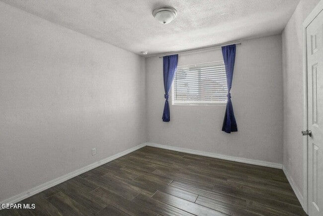 Building Photo - 5316 Saxon Dr