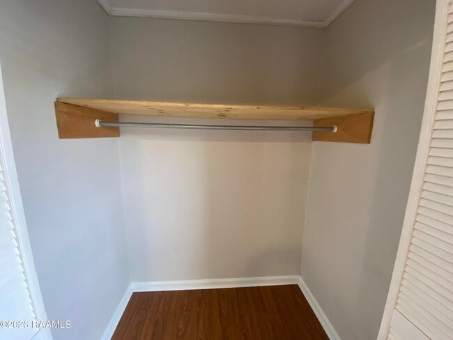 Building Photo - 5133 Sleepy Hollow Dr