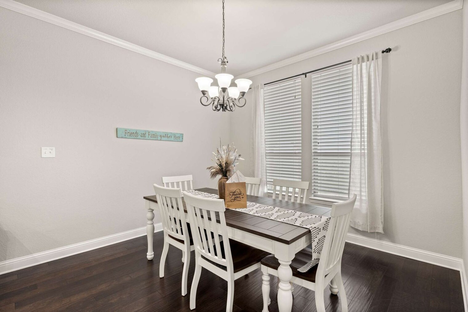 Building Photo - 206 S Meadow Dr