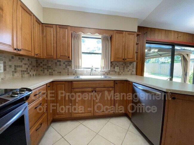 Building Photo - 4211 SW 6th Ave