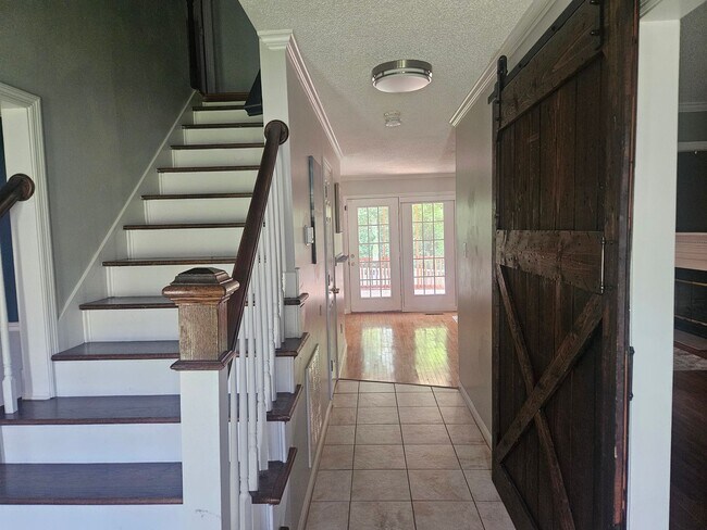 Building Photo - Knoxville 37934 - 4 bedroom, 2.5 bath - call Karen Robertson 865-454-7626