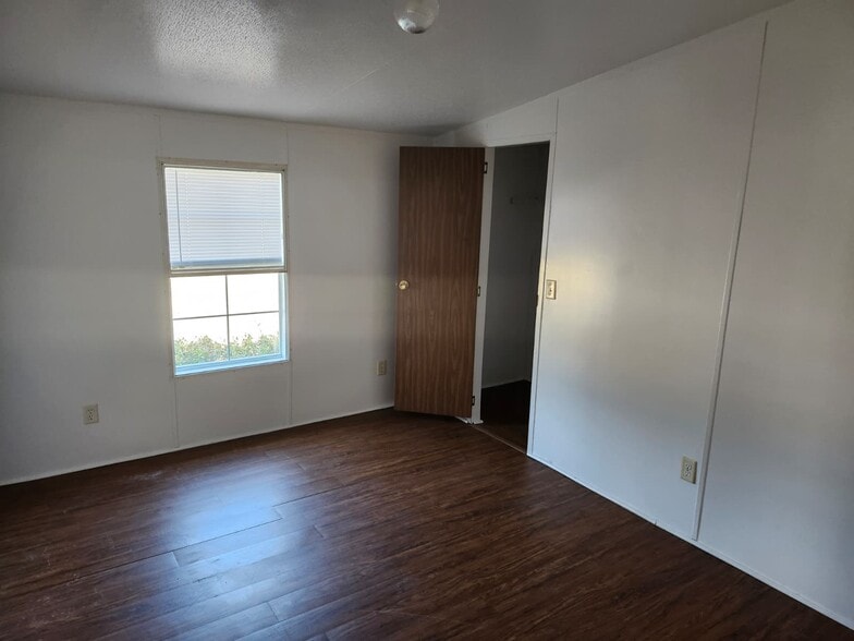 Building Photo - 9611 SW 82nd Ave