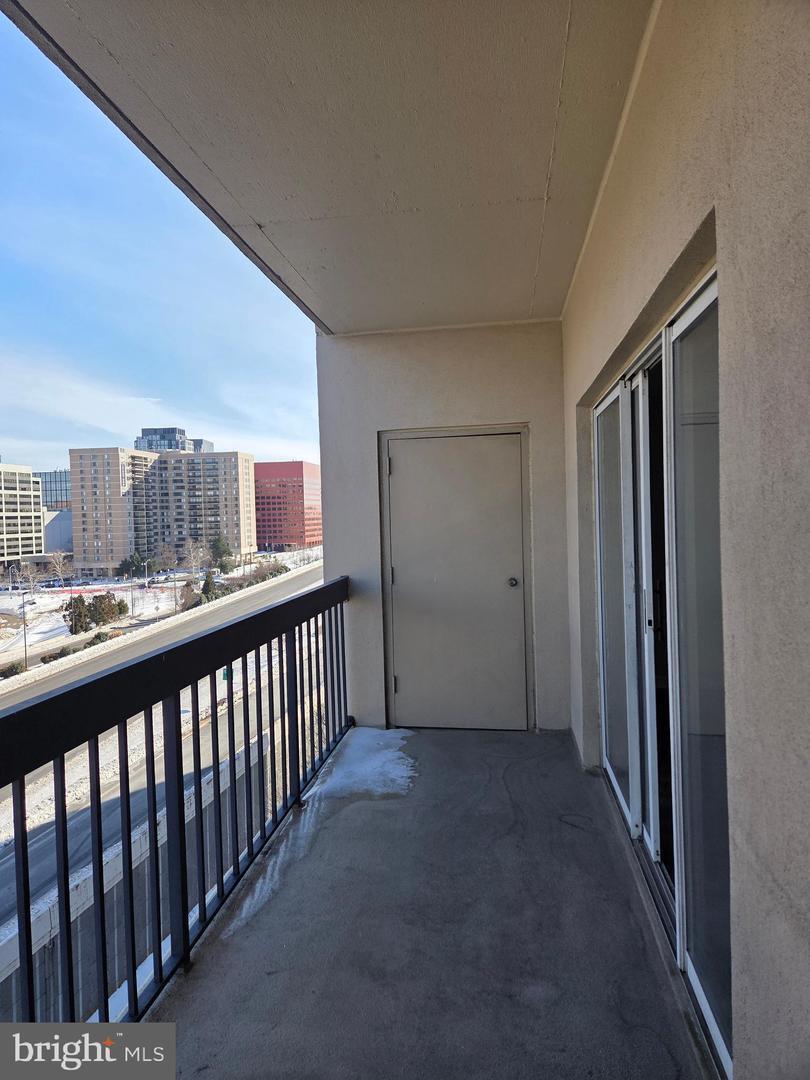 Building Photo - 1211 S Eads St