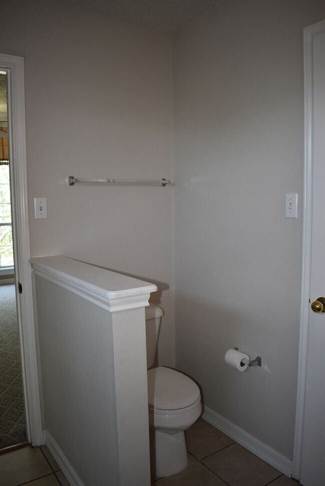 Building Photo - Beautiful Remodeled Home with 3 Bedrooms a...