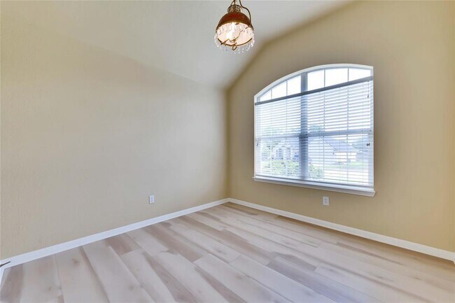 Building Photo - 2721 Butler National Dr