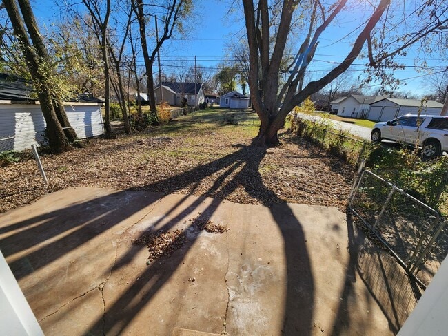 Building Photo - Spacious 3-Bedroom, 1-Bathroom Home AVAILABLE NOW!!