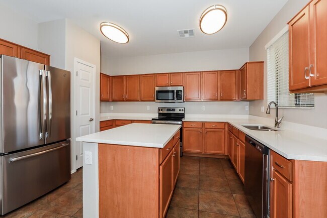 Building Photo - 3826 E Fairview St