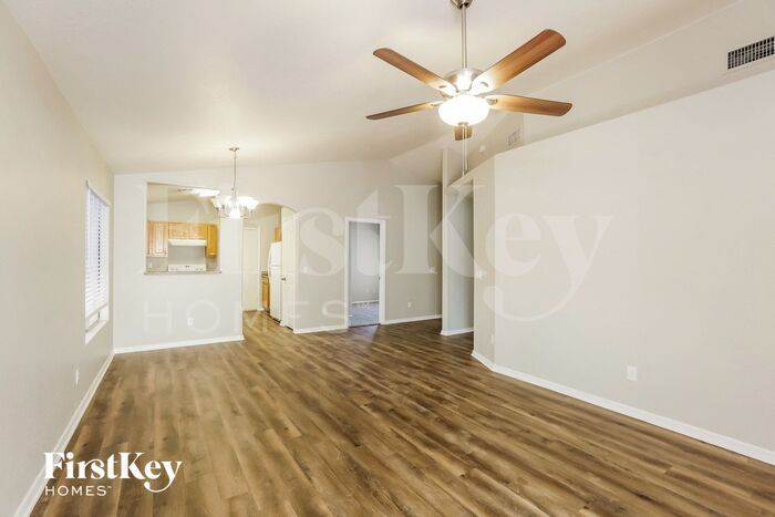 Building Photo - 652 W Baylor Ln