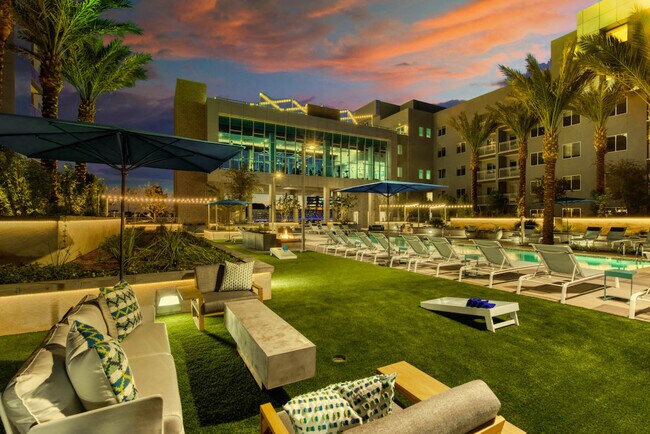 Building Photo - 420 N Scottsdale Rd