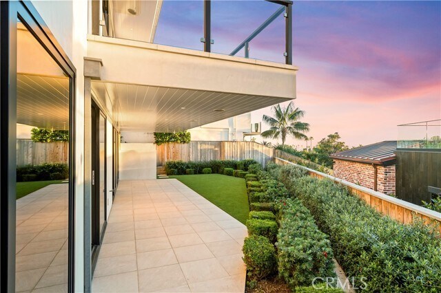 Building Photo - 420 Emerald Bay