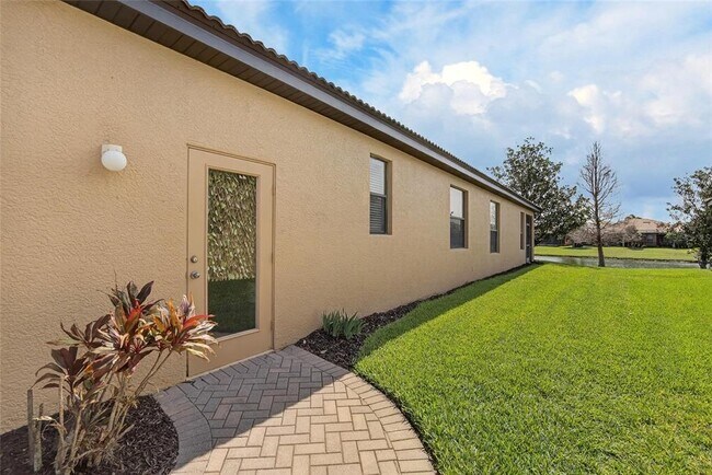 Building Photo - 210 Shell Falls Dr