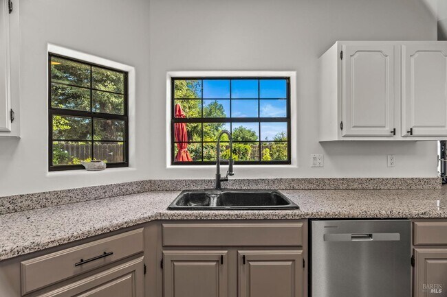 Building Photo - 6578 Oak Leaf Ct