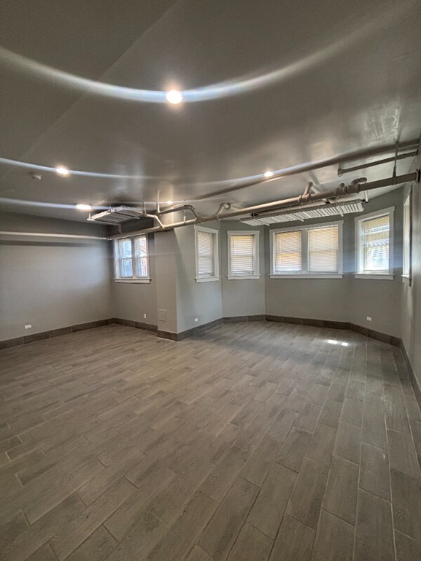 Building Photo - 658 E 81st St