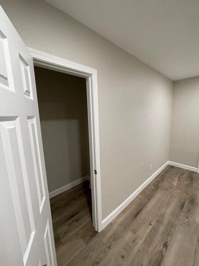 Building Photo - 1010 Cypress Ave