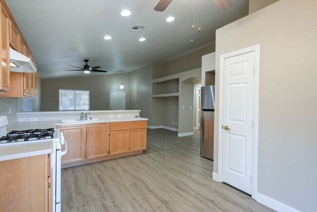 Building Photo - 3 BD 2 BTH SINGLE STORY FOR RENT IN GREEN VALLEY! * COMING SOON *