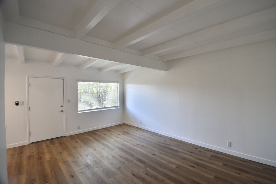 Building Photo - 6125 Whitsett Ave