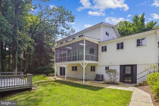 Building Photo - 8501 Canterbury Dr