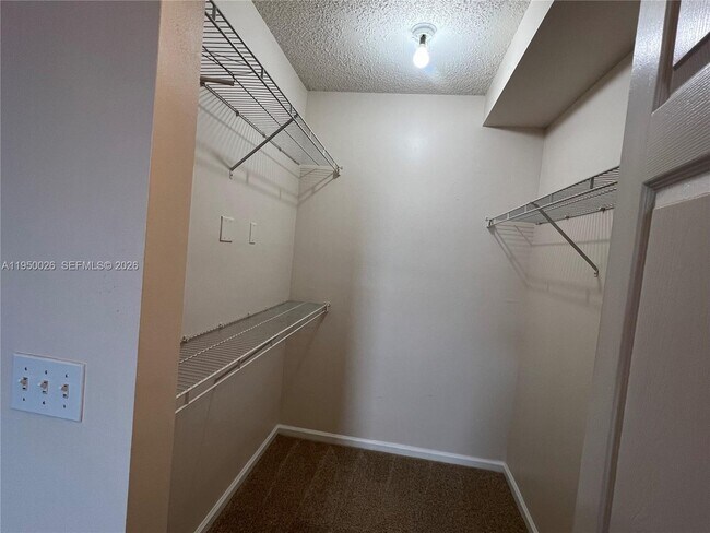 Building Photo - 17150 N Bay Rd